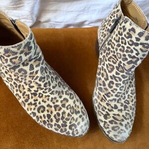 Lucky Brand Leopard ankle booties. Size 9